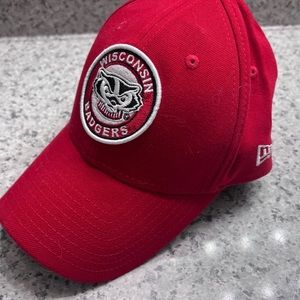 New Wisconsin Badgers fitted had, size S/M.